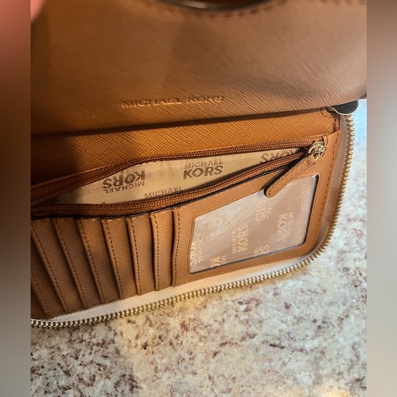 Michael Kors Clutch Wristlet Zip Wallet - Picture 9 of 13